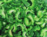 A picture of step 1 of Daal karele.