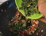 Foto langkah ke 4 dari resep Tumis Daun Pepaya.