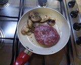 Foto del paso 1 de la receta: Hamburguesa de ternera con queso azul y champiñón