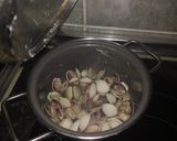 Foto del paso 1 de la receta: Espaguetis con almejas y guisantes