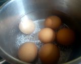 Hình bước làm 1 của món Trứng ngâm sốt mì trộn