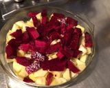 Une image de l'étape 4 de Salade de fruits au jus de prunes (pommes, banane, pitaya rouge et kiwis).