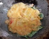 รูปขั้นตอนการทำที่ 3 ของ ข้าวไข่เจียวใบโหระพา(ปลูกเอง)