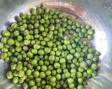 Foto langkah ke 2 dari resep Tumis Oncom Leunca Kemangi.