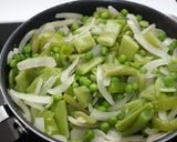 Foto del paso 3 de la receta Tortilla en verde: guisantes, judías verdes y pimiento
