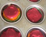 A picture of step 5 of Multicolor cupcakes.
