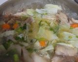 Foto langkah ke 5 dari resep SOP ayam sayur.