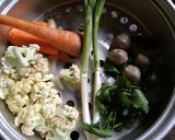 Foto langkah ke 1 dari resep Sup bakso makaroni simple.