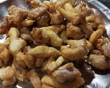 A picture of step 4 of Chicken dry chilli.