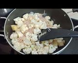 A picture of step 2 of Aloo Gobhi.