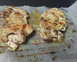 Foto del paso 1 de la receta: Muslo de pollo deshuesado con patatas express