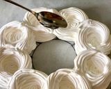 Foto del paso 2 de la receta: 🙋🏻♀️ “NOELOVA”, la Pavlova para Noe
