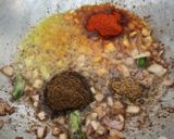 झणझणीत शेंगदाणे भाजी (zanzanit shengdane bhaji recipe in marathi) रेसिपी स्टेप 2 फोटो 