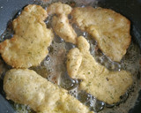 Foto del paso 2 de la receta: Pechuga a la milanesa