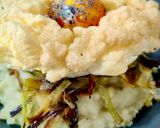 Foto del paso 6 de la receta: Parmentier trufado de patata y parmesano con crujiente de puerro y huevo nube