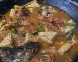 Foto langkah ke 5 dari resep Mangut Ikan Patin Kemangi.