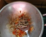 Foto langkah ke 2 dari resep Tumis Daun Singkong.