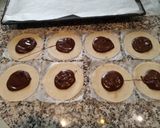 Foto del paso 4 de la receta: Obleas rellenas de crema de chocolate y mix de cereales