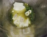 Foto del paso 1 de la receta: Salsa de pencas de acelga y cebolla (reciclaje)