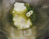 Foto del paso 1 de la receta: Salsa de pencas de acelga y cebolla (reciclaje)