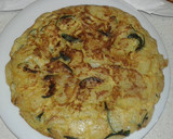 Foto del paso 6 de la receta: Tortilla de patata con calabacín y de acompañamiento pechuga de pollo con cereales o pan rallado