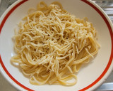 Foto del paso 3 de la receta: Tallarines con fondo de nevera y despensa