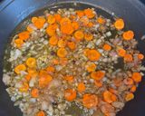 Foto del paso 2 de la receta: Fricandó de Carne de Ternera con Boletus, Cebollitas, Ciruelas y arroz frito