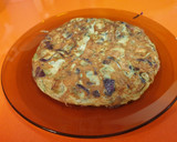 Foto del paso 6 de la receta: Tortilla de calabacín y cebolla morada, jugosa y ligera
