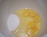 Foto langkah ke 1 dari resep Bolu Jadul Basah Super Lembut.
