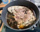 Une image de l'étape 3 de Rouelle de porc confite aux pommes de terre, carottes et champignons.