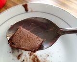 Foto langkah ke 2 dari resep Smooth Chocolate Mousse Cake.