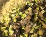 Une image de l'étape 3 de Risotto d’orzo champignon courgettes.
