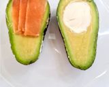 Foto del paso 1 de la receta: Aguacate relleno de salmón, queso crema y huevos de codorniz