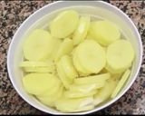 صورة لخطوة 1 من وصفة غراتان بطاطا باللحم المفروم 🍖🍅