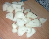 Foto del paso 1 de la receta Pota al ajillo con papas aliñadas