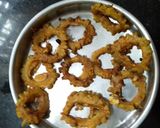 A picture of step 5 of Crispy Bitter gourd rings.