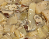 Foto del paso 5 de la receta: Cardo con pasas, champiñones y piñones