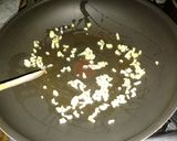 Foto del paso 1 de la receta: Pollo de mar al wok con papas
