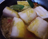 Foto del paso 6 de la receta: Bacalao a la baezana (con tomate y guisantes)