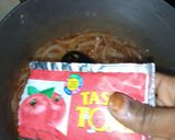A picture of step 3 of Sphageti with irish and fish.