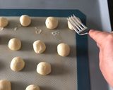 A picture of step 3 of Cornstarch cookies.