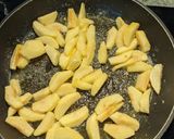 Une image de l'étape 2 de Tarte aux pommes et au chocolat.