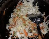 Foto langkah ke 3 dari resep Mie telor goreng.