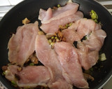 Foto del paso 1 de la receta: Filetes de pollo con puerro y champiñón
