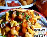 A picture of step 6 of Dahi baray chana chaat.
