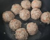 Foto del passaggio 3 della ricetta Ricetta light: Polpette di maiale all'orientale