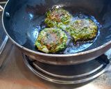 A picture of step 5 of Palak Vada.