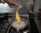 Foto del paso 3 de la receta: Flan de huevo sin lactosa ni azúcar