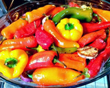 Foto del paso 5 de la receta: Ensalada de pimientos asados en salsa invertida del mismo asado