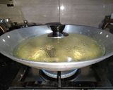 Foto langkah ke 7 dari resep Ayam Goreng Ungkep Bumbu Kuning.